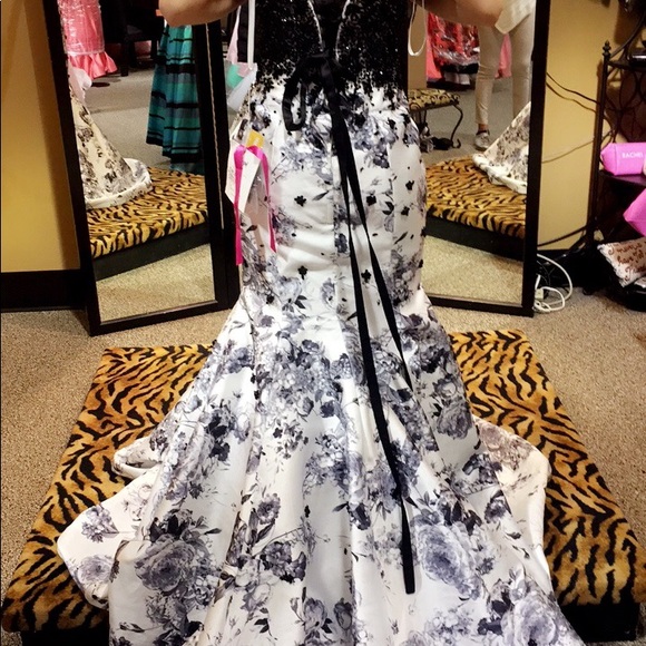 Prom dress - Picture 5 of 5